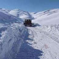 راه 12 روستای مهاباد بر اثر برف و کولاک مسدود است