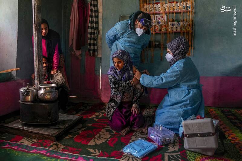 عکس/ واکسیناسیون در کوهستان‌های برفی کشمیر