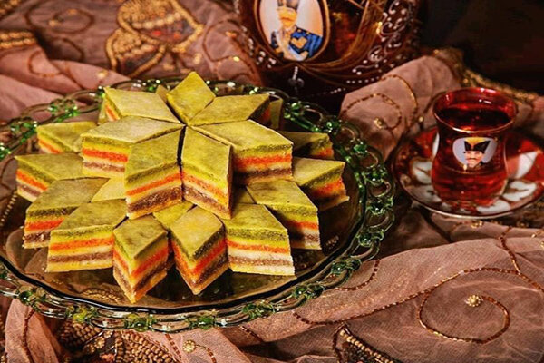 دستور تهیه «باقلوای 3 رنگ قزوین»؛ شیرینی سنتی خوشمزه