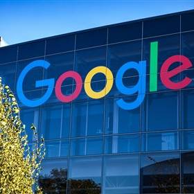 گوگل تبانی در زمینه تبلیغات با فیسبوک را نپذیرفت