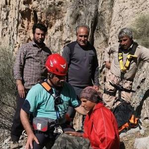 نجات فرد گرفتار شده در ارتفاعات گناوه گچساران