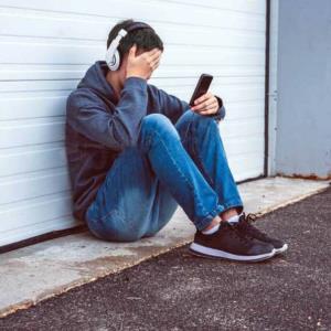 چرا برخی نوجوانان به آهنگ ‌های ‌سخیف علاقه دارند؟