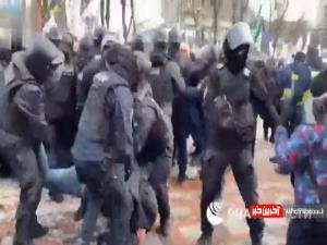 درگیری پلیس اوکراین با معترضان به سیاست‌های مالیاتی