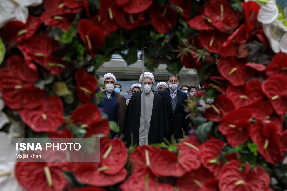 عکس/ نشست ستاد مرکزی دهه فجر و مراسم نثار گل در حرم امام خمینی (ره)