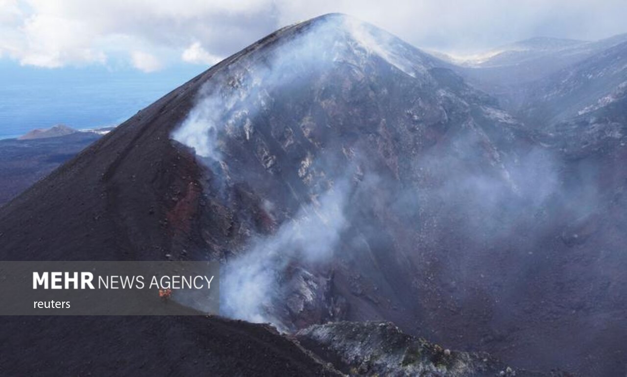 نگاهی به درون دهانه آتشفشان لاپالما