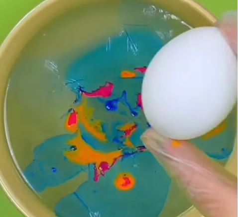 ایده جذاب رنگ کردن تخم مرغ سفره هفت سین