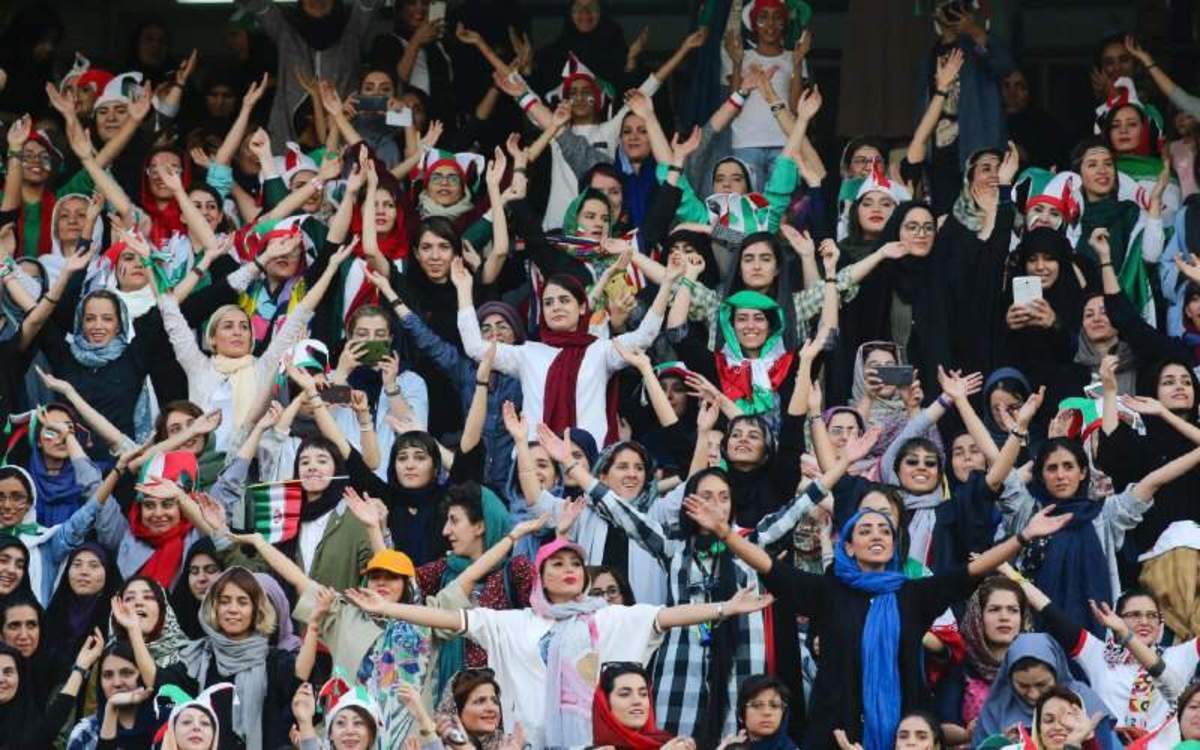 فروش ۲۰۰۰ بلیت به زنان برای حضور در بازی ایران و عراق