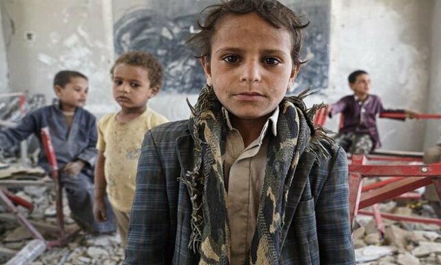 نجاتم بدید... ناله طفل یمنی زیر آوار بمباران