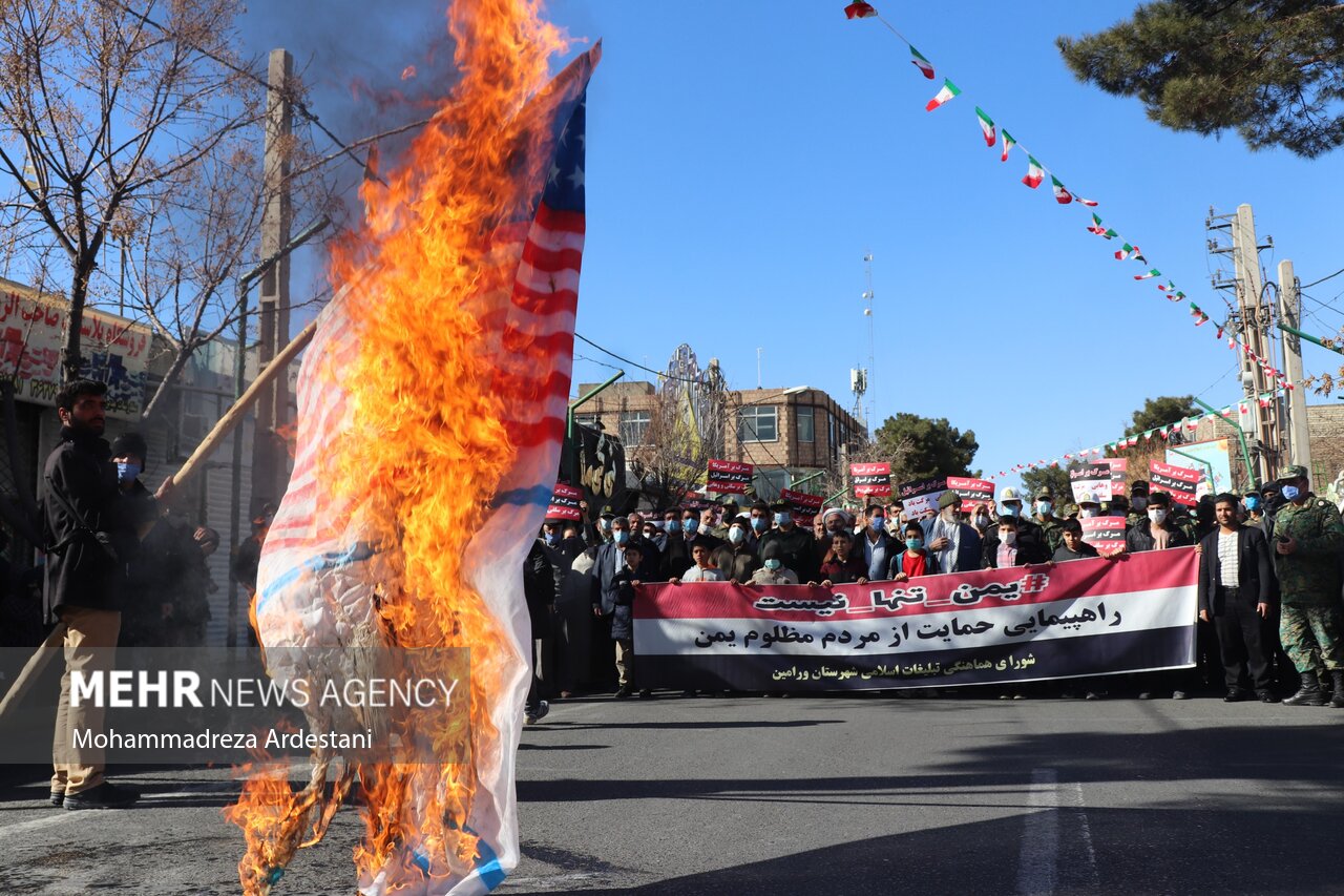 سوزاندن پرچم آمریکا در راهپیمایی حمایت از مردم مظلوم یمن