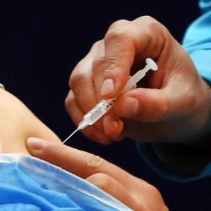 تزریق دُز سوم واکسن کرونا اجباری می‌شود