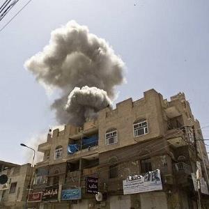 حملات گسترده جنگنده‌های سعودی به پایتخت یمن