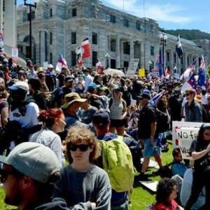 معترضان نیوزیلندی مسیرهای منتهی به پارلمان را بستند 