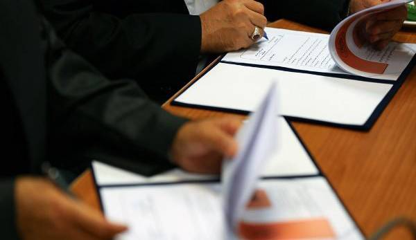 تفاهم‌نامه سه‌جانبه نوسازی 500 ناوگان سوخت‌رسانی جاده‌ای امضا شد