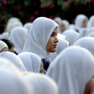 آزار و اذیت دختران دانشجوی مسلمان توسط هندوها