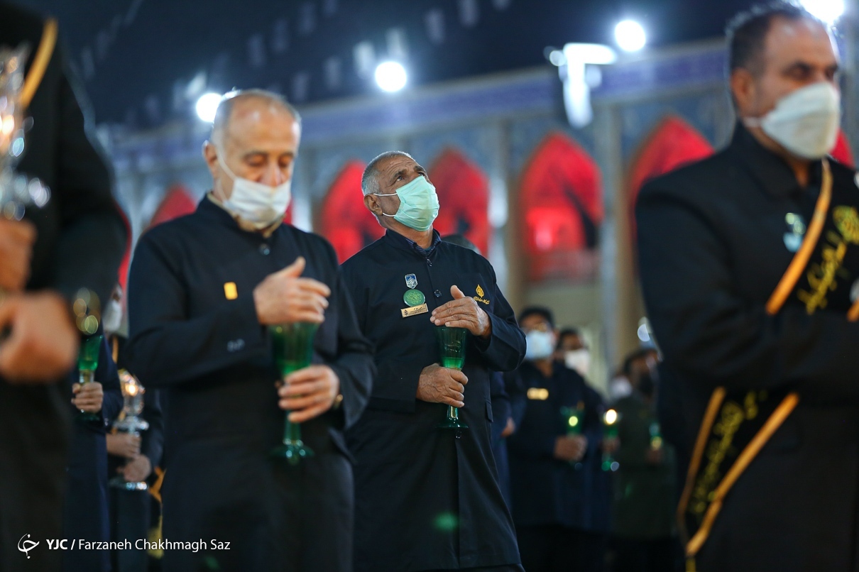 عکس/ مراسم لاله گردانی شام شهادت حضرت شاهچراغ (ع)