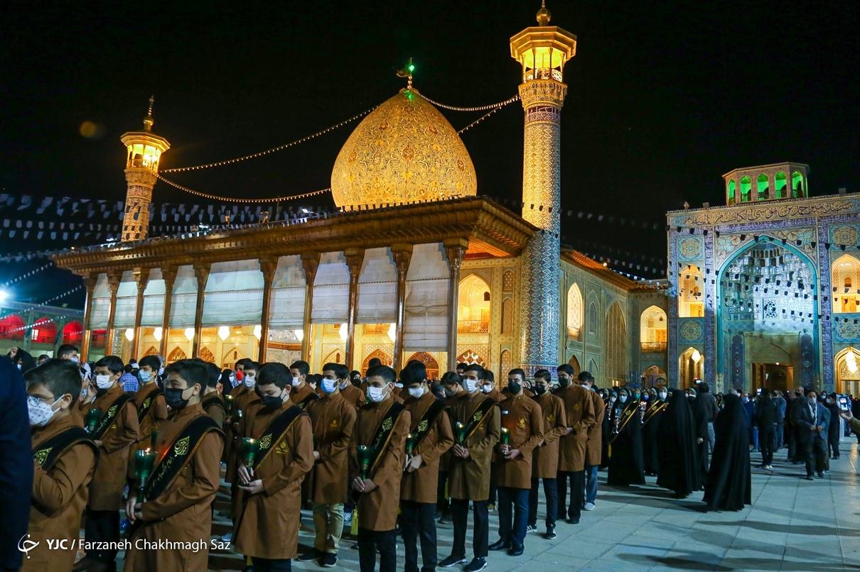 عکس/ مراسم لاله گردانی شام شهادت حضرت شاهچراغ (ع)