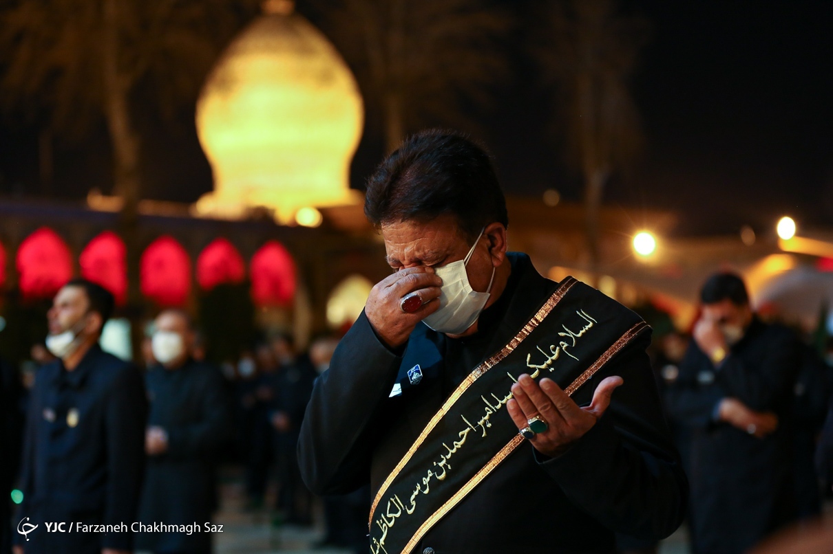 عکس/ مراسم لاله گردانی شام شهادت حضرت شاهچراغ (ع)