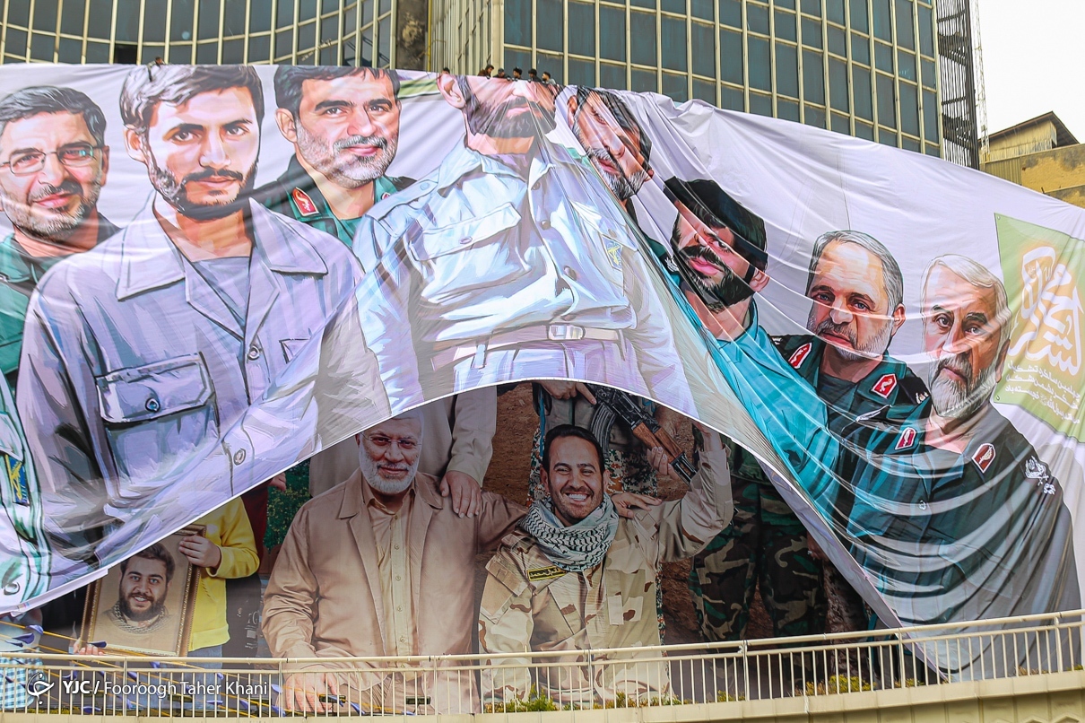 رونمایی از دیوارنگاره «لشکر دشمن شکن» میدان ولی عصر (عج)