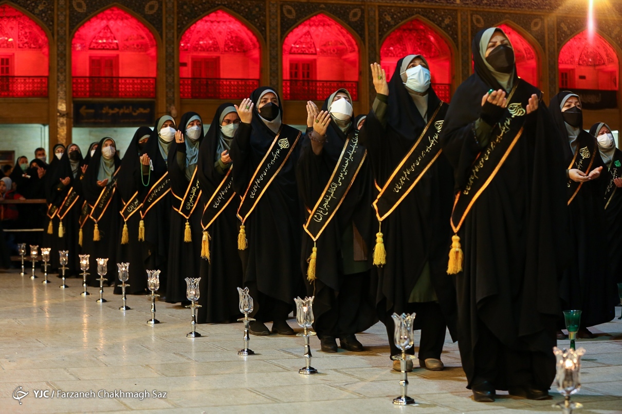 عکس/ مراسم لاله گردانی شام شهادت حضرت شاهچراغ (ع)