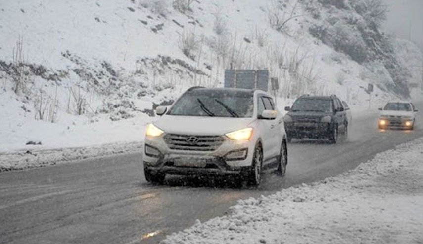 برف وکولاک جاده چالوس و آزادراه تهران-شمال را مسدود کرد
