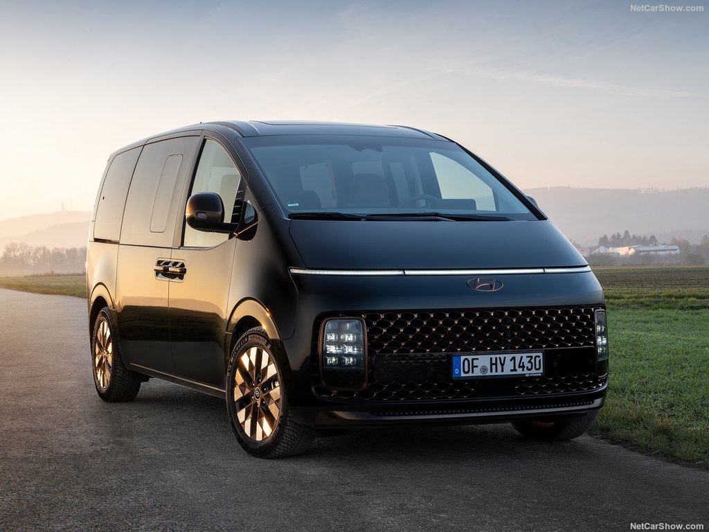 نگاهی به «هیوندای استاریا»، ون جذاب کره‌ای