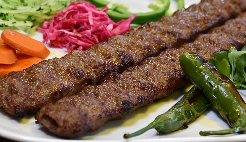 درست کردن یکی از خوشمزه ترین کباب ها با آقای آشپز