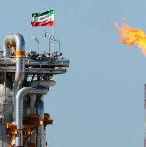 بلومبرگ: آیا نفت ایران به یاری خودروسواران آمریکایی خواهد آمد؟