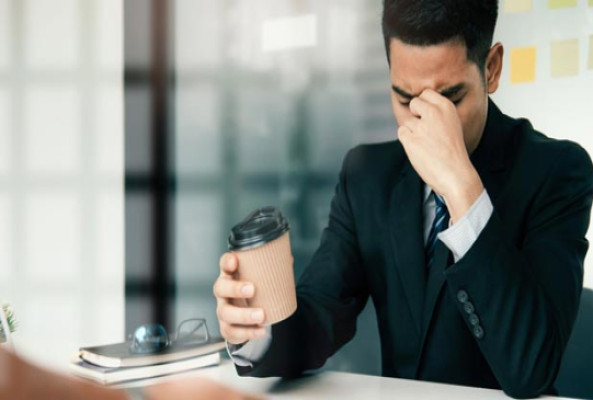 اگر میگرن دارید کمتر چای و قهوه بخورید