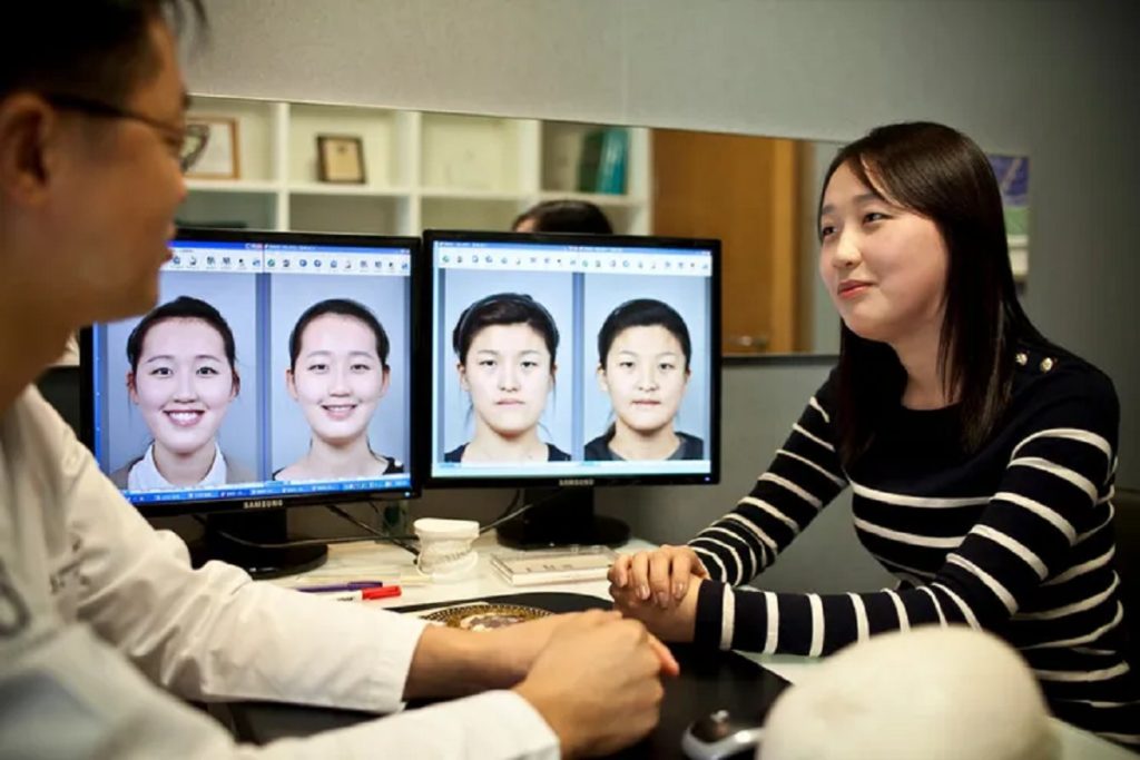 جراحی پلاستیک، هدیه عجیب والدین کره ای به فرزندانشان