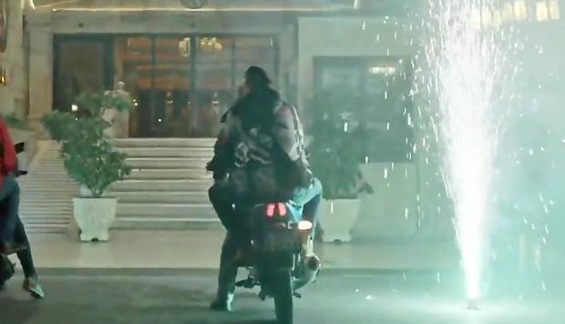 جشن چهارشنبه سوری در سکانسی از فیلم کمدی تگزاس