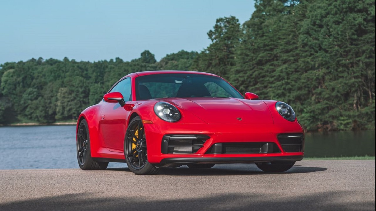 نیسان GT-R ۲۰۲۲ در مقابل پورشه ۲۰۲۲، ۹۱۱