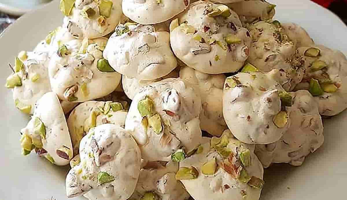 طرز تهیه شیرینی پفکی گردویی ترد و خوشمزه