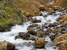 چشمه‌های خروشان و طبیعت زیبای بهاری پاوه