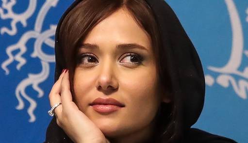 ‏‎خیر مقدم گفتن به پریناز ایزدیار به سبک دی‌جی در «مهمونی»