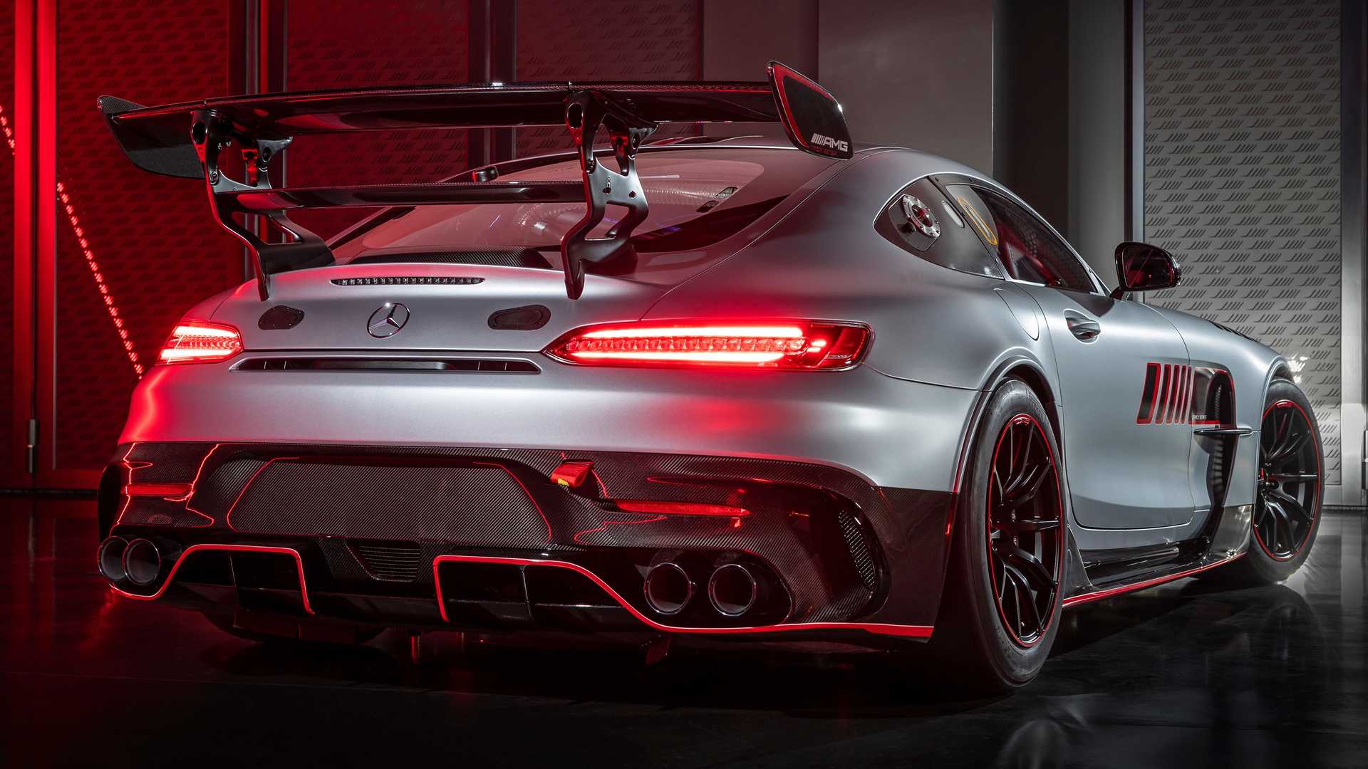 مرسدس AMG GT مخصوص پیست با قدرت ۷۲۴ اسب بخار معرفی شد مرسدس AMG GT مخصوص پیست با قدرت ۷۲۴ اسب بخار معرفی شد