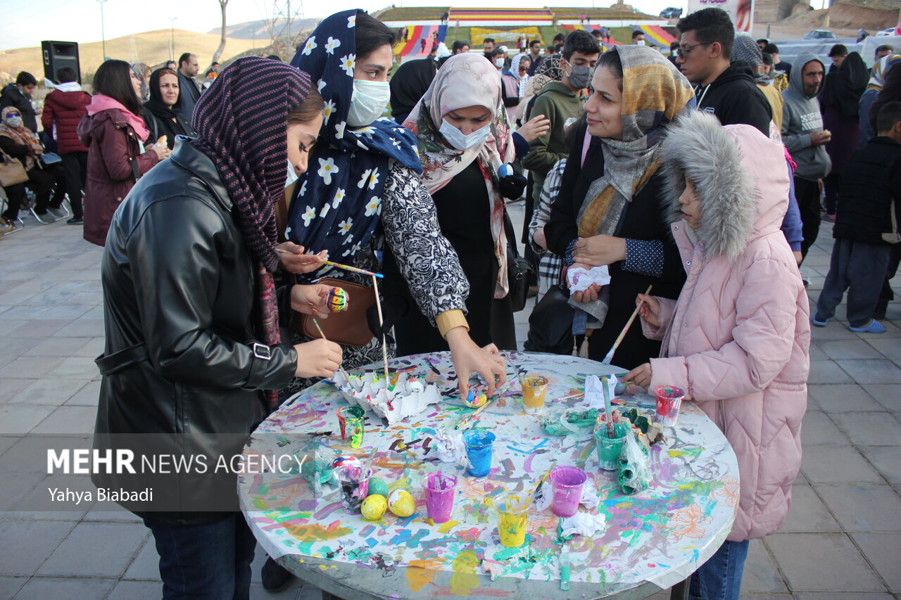 عکس/ جشنواره نوروزی تخم مرغ رنگی کرمانشاه