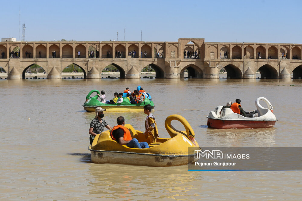 عکس/ «زاینده رود» جاری شد