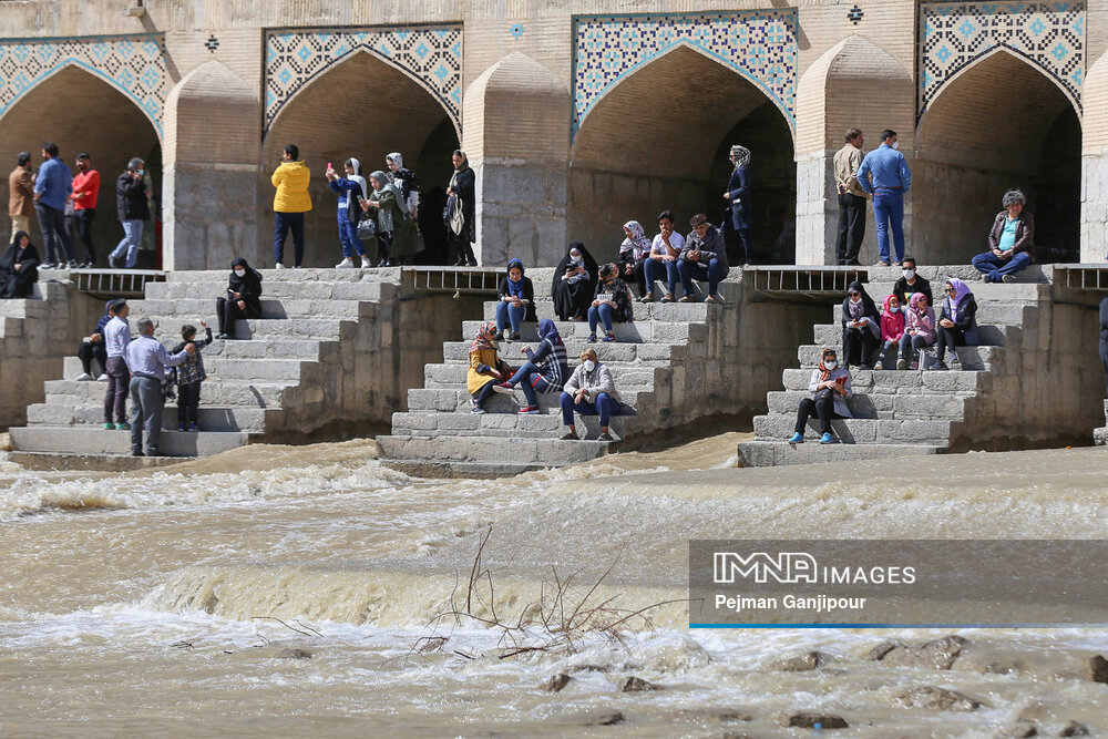 عکس/ «زاینده رود» جاری شد