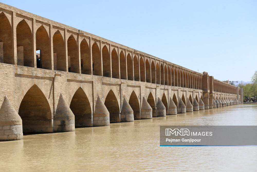 عکس/ «زاینده رود» جاری شد