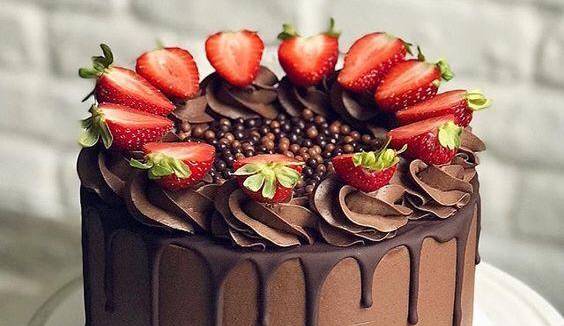 ترفندی ساده برای تزئین کیک در خانه