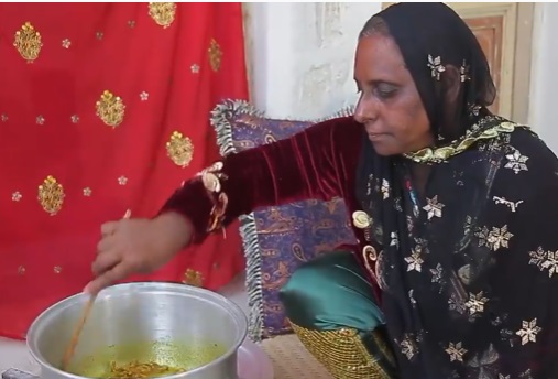 طبخ سنتی «هواری میگو» از غذاهای معروف حاشیه خلیج فارس