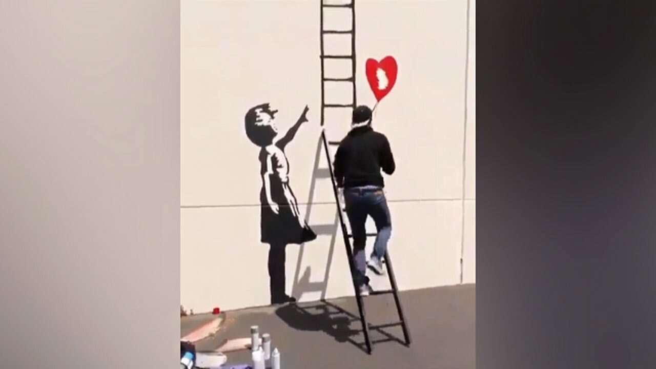 ببینید چطوری مامور پلیس رو فریب میده!