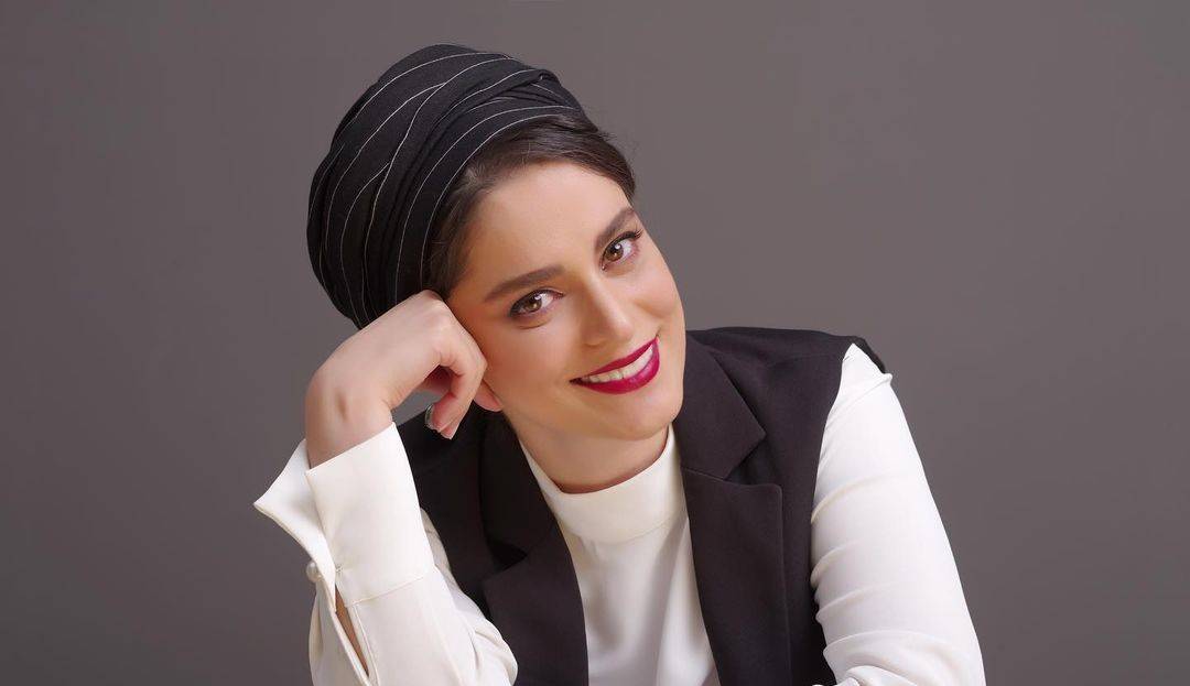چهره‌ها/ گذر غزل شاکری از کنار برج میلاد