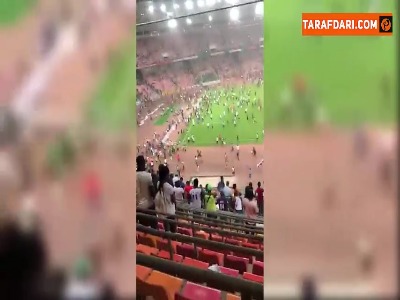 هجوم هواداران خشمگین نیجریه به چمن ورزشگاه پس از بازماندن از صعود به جام جهانی