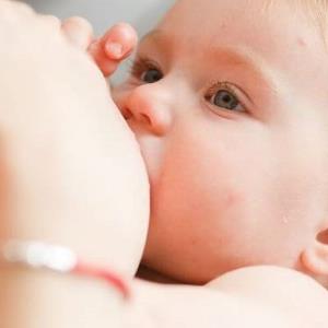شیر مادر بهترین انتخاب برای تغذیه شیرخواران