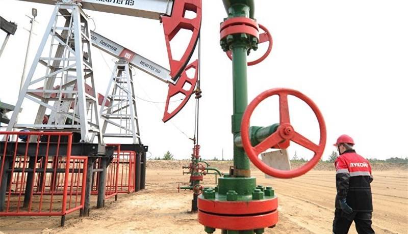 آمریکا واردات نفت “ممنوع” روسیه را افزایش داد