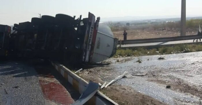 لحظه هولناک واژگون شدن تانکر حامل مایعات نفتی