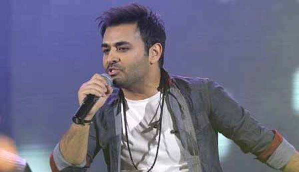 اجرای زنده میثم ابراهیمی از ترانه «جان جان»