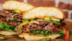 آموزش یکی از معروف ترین ساندویچ هایی که طرفداران زیادی دارد