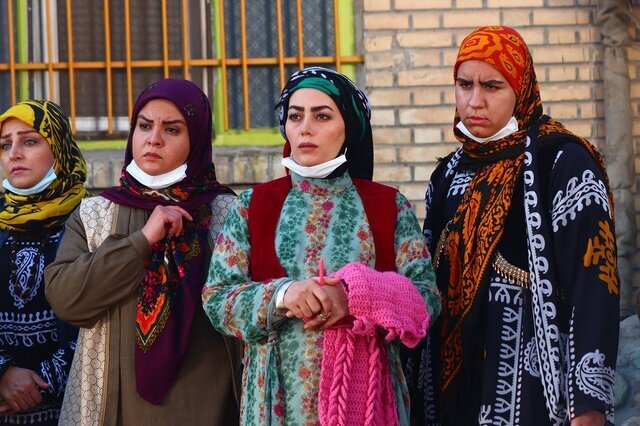 از بس لباس زرده پوشیدی هرچی تاکسی زرد می بینم فکر می کنم تویی